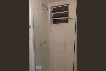 Banheiro de apartamento para alugar com 2 quartos, 42m² em Vargem Pequena, Rio de Janeiro