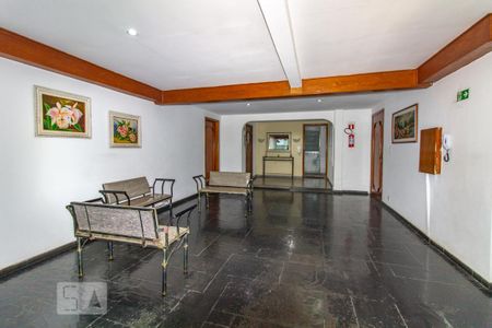 Studio para alugar com 80m², 3 quartos e 1 vaga Studio para alugar com 80m², 3 quartos e 1 vagaHall social