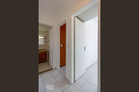 Studio para alugar com 80m², 3 quartos e 1 vaga Studio para alugar com 80m², 3 quartos e 1 vagaHall Dormitórios