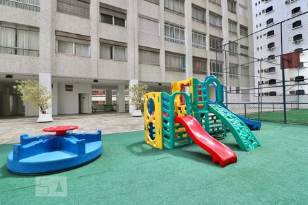 Apartamento à venda com 130m², 3 quartos e 1 vaga Apartamento à venda com 130m², 3 quartos e 1 vagaÁrea Comum - Playground