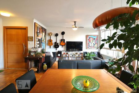 Apartamento à venda com 130m², 3 quartos e 1 vaga Apartamento à venda com 130m², 3 quartos e 1 vagaSala