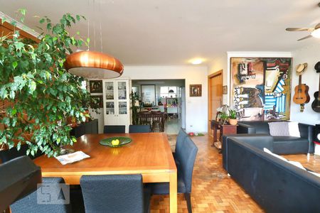 Apartamento à venda com 130m², 3 quartos e 1 vaga Apartamento à venda com 130m², 3 quartos e 1 vagaSala