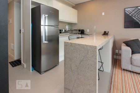 Cozinha de apartamento para alugar com 1 quarto, 46m² em Pinheiros, São Paulo
