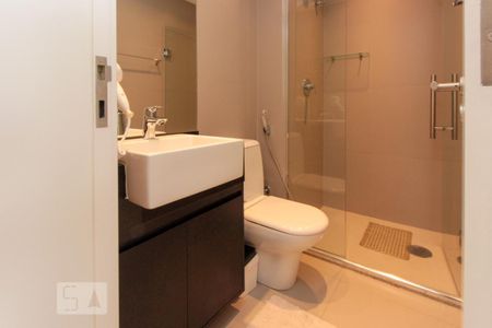 Banheiro de apartamento para alugar com 1 quarto, 46m² em Pinheiros, São Paulo