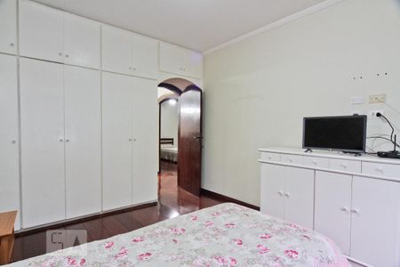 Casa à venda com 300m², 4 quartos e 4 vagas Casa à venda com 300m², 4 quartos e 4 vagasQuarto 2