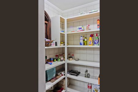 Casa à venda com 300m², 4 quartos e 4 vagas Casa à venda com 300m², 4 quartos e 4 vagasDespensa