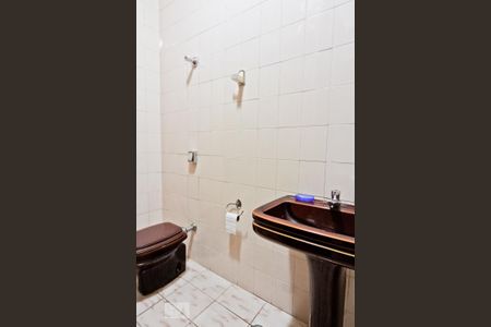 Casa à venda com 300m², 4 quartos e 4 vagas Casa à venda com 300m², 4 quartos e 4 vagasBanheiro da garagem