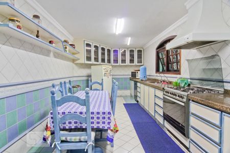 Casa à venda com 300m², 4 quartos e 4 vagas Casa à venda com 300m², 4 quartos e 4 vagasCozinha
