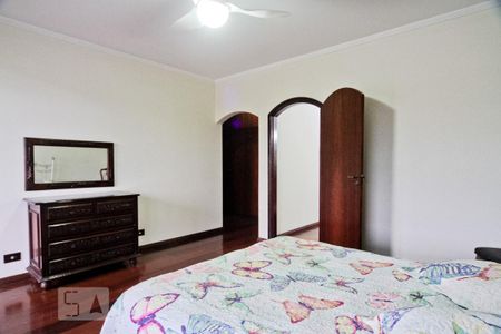 Casa à venda com 300m², 4 quartos e 4 vagas Casa à venda com 300m², 4 quartos e 4 vagasSuíte