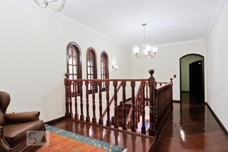 Casa à venda com 300m², 4 quartos e 4 vagas Casa à venda com 300m², 4 quartos e 4 vagasHall