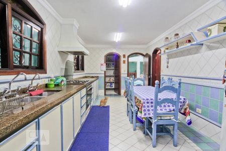 Casa à venda com 300m², 4 quartos e 4 vagas Casa à venda com 300m², 4 quartos e 4 vagasCozinha