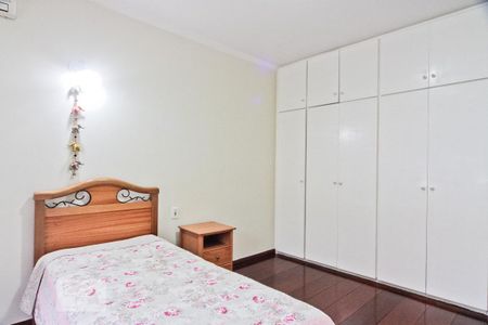 Casa à venda com 300m², 4 quartos e 4 vagas Casa à venda com 300m², 4 quartos e 4 vagasQuarto 2