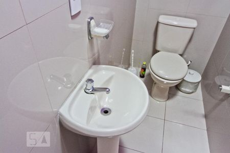 Casa à venda com 300m², 4 quartos e 4 vagas Casa à venda com 300m², 4 quartos e 4 vagasBanheiro da Edícula