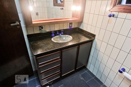Casa à venda com 300m², 4 quartos e 4 vagas Casa à venda com 300m², 4 quartos e 4 vagasBanheiro