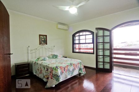 Casa à venda com 300m², 4 quartos e 4 vagas Casa à venda com 300m², 4 quartos e 4 vagasSuíte