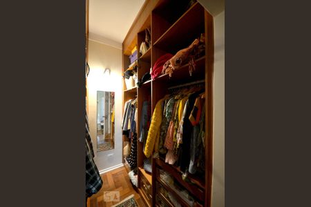 Casa à venda com 300m², 4 quartos e 4 vagasCloset Quarto 1