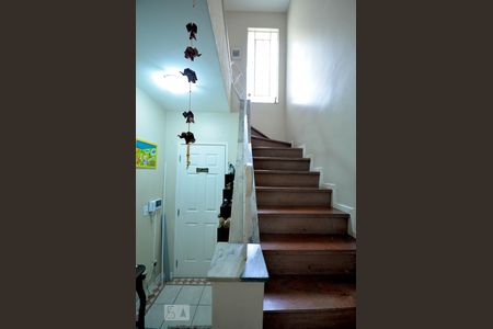 Escadas de casa à venda com 4 quartos, 300m² em Vila Monumento, São Paulo