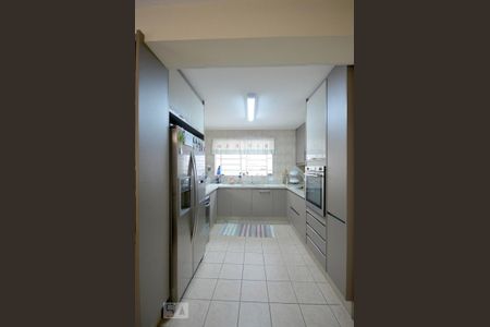 Casa à venda com 300m², 4 quartos e 4 vagasCozinha