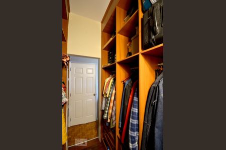 Casa à venda com 300m², 4 quartos e 4 vagasCloset Quarto 1