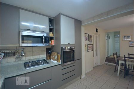 Casa à venda com 300m², 4 quartos e 4 vagasCozinha