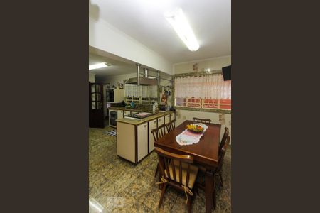 Casa à venda com 358m², 4 quartos e 4 vagasCozinha