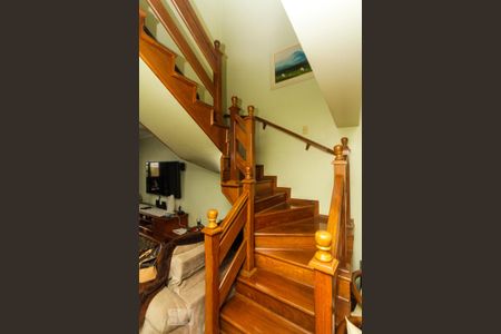 Casa à venda com 358m², 4 quartos e 4 vagasescada