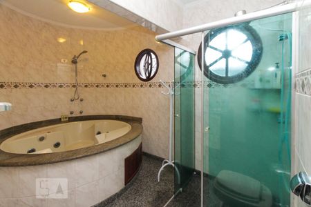 Casa à venda com 358m², 4 quartos e 4 vagasbanheiro da Suite