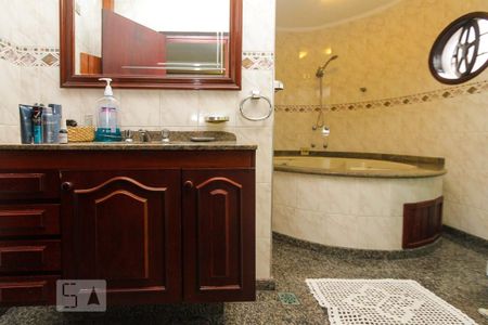 Casa à venda com 358m², 4 quartos e 4 vagasbanheiro da Suite