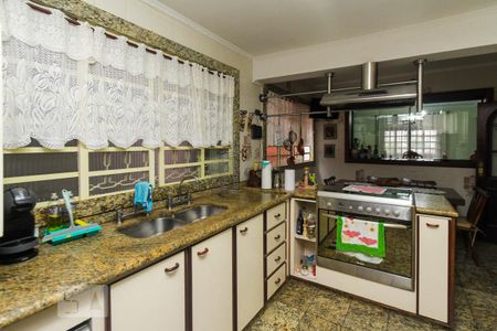 Casa à venda com 358m², 4 quartos e 4 vagasCozinha