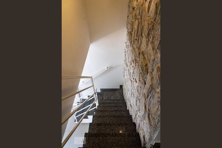 Escada de casa de condomínio para alugar com 2 quartos, 65m² em Campo Grande, Rio de Janeiro