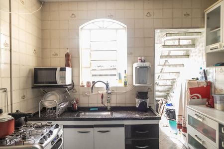 Casa à venda com 150m², 4 quartos e 2 vagas Casa à venda com 150m², 4 quartos e 2 vagasCasa 2 - Cozinha