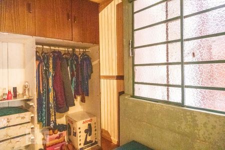 Casa à venda com 150m², 4 quartos e 2 vagas Casa à venda com 150m², 4 quartos e 2 vagasCasa 1 - Closet do quarto 1