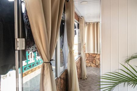 Casa à venda com 150m², 4 quartos e 2 vagas Casa à venda com 150m², 4 quartos e 2 vagasCasa 2 - Terraço