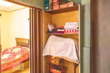 Casa à venda com 150m², 4 quartos e 2 vagas Casa à venda com 150m², 4 quartos e 2 vagasCasa 1 - Closet do quarto 1