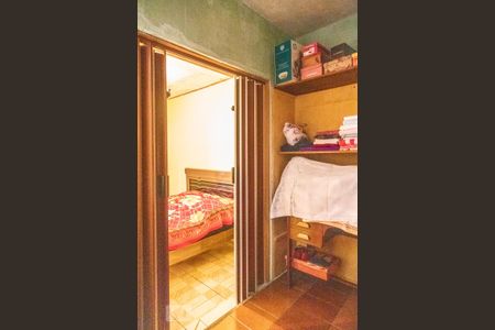 Casa à venda com 150m², 4 quartos e 2 vagas Casa à venda com 150m², 4 quartos e 2 vagasCasa 1 - Closet do quarto 1