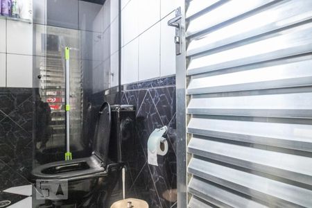 Casa à venda com 150m², 4 quartos e 2 vagas Casa à venda com 150m², 4 quartos e 2 vagasCasa 2 - Banheiro