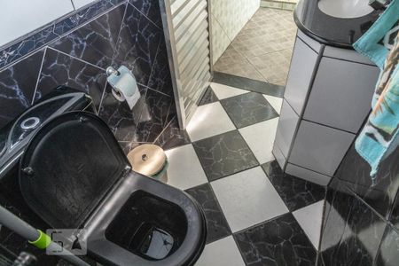 Casa à venda com 150m², 4 quartos e 2 vagas Casa à venda com 150m², 4 quartos e 2 vagasCasa 2 - Banheiro