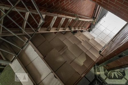 Casa à venda com 150m², 4 quartos e 2 vagas Casa à venda com 150m², 4 quartos e 2 vagasCasa 2 - Escada