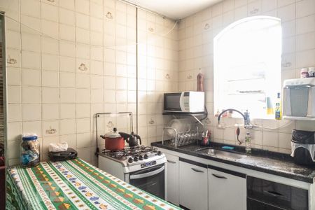 Casa à venda com 150m², 4 quartos e 2 vagas Casa à venda com 150m², 4 quartos e 2 vagasCasa 2 - Cozinha