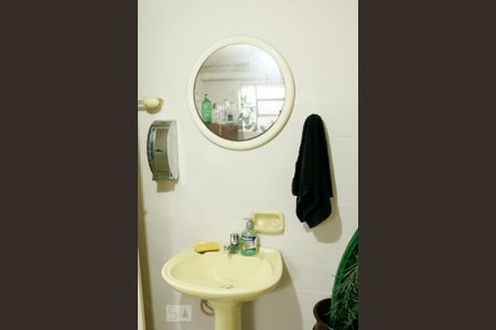 Casa à venda com 180m², 4 quartos e 5 vagasBanheiro - Salão de Festas