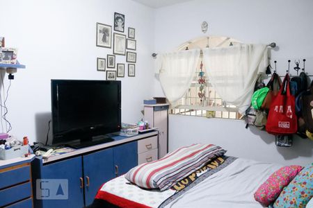 Casa à venda com 180m², 4 quartos e 5 vagasQuarto 1 - Suíte