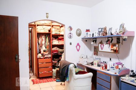 Casa à venda com 180m², 4 quartos e 5 vagasQuarto 1 - Suíte