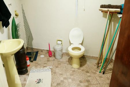 Casa à venda com 180m², 4 quartos e 5 vagasBanheiro - Salão de Festas