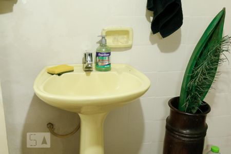 Casa à venda com 180m², 4 quartos e 5 vagasBanheiro - Salão de Festas