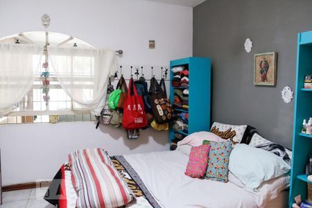 Casa à venda com 180m², 4 quartos e 5 vagasQuarto 1 - Suíte