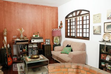 Casa à venda com 180m², 4 quartos e 5 vagasSala 2