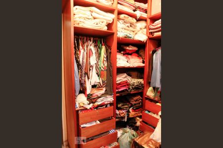 Casa à venda com 180m², 4 quartos e 5 vagasCloset - Quarto 1 - Suíte