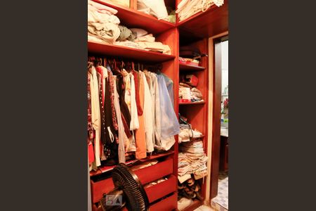 Casa à venda com 180m², 4 quartos e 5 vagasCloset - Quarto 1 - Suíte