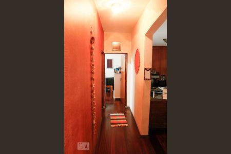 Casa à venda com 180m², 4 quartos e 5 vagasCorredor