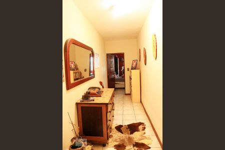 Casa à venda com 180m², 4 quartos e 5 vagasCorredor